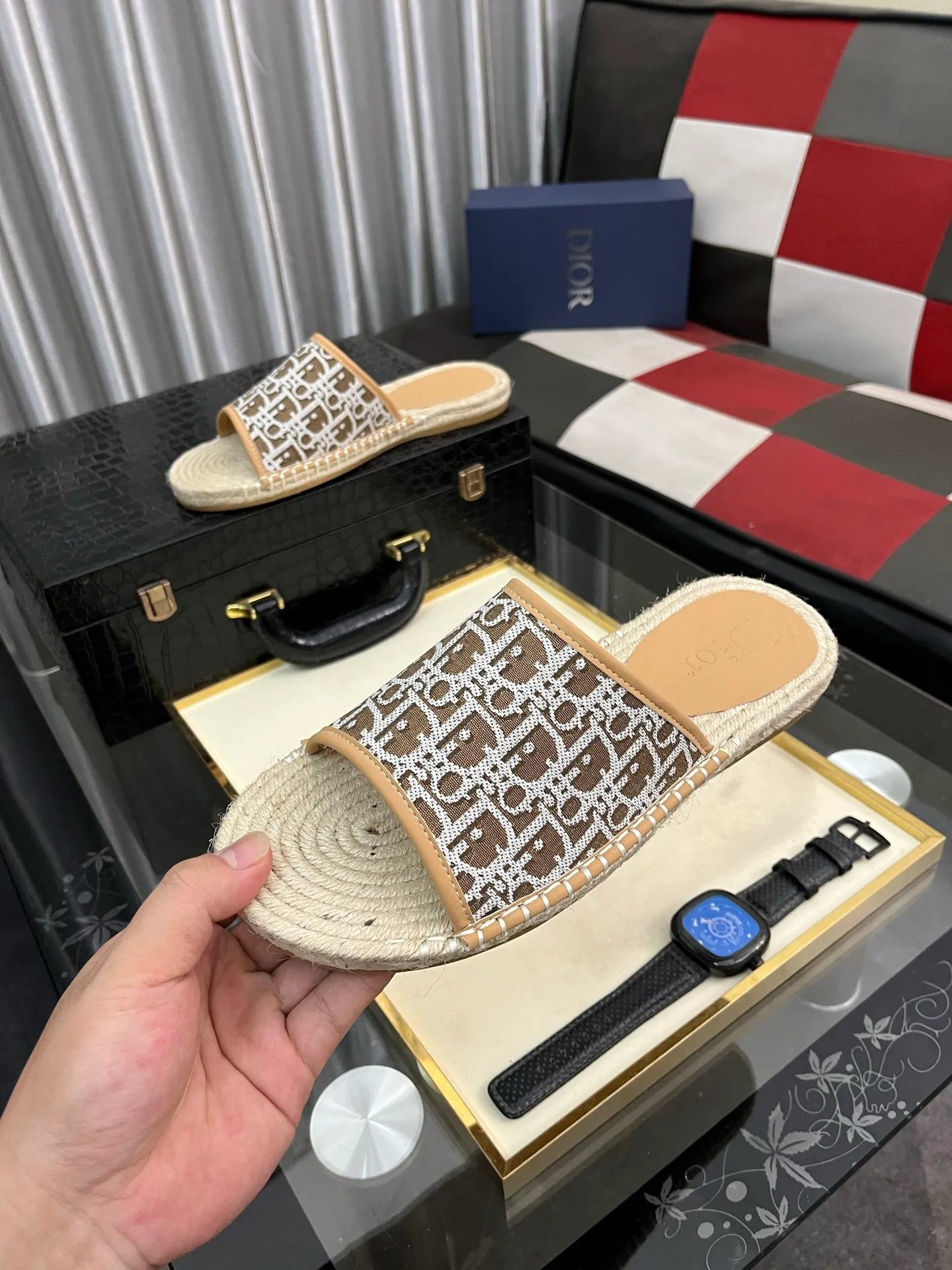 Men's shoes💰320⌚️⌚️DIOR Dior slippers New slippers are on sale simultaneously. Original materials imported from Italy. Fully imported sheepskin lining, sole: original sole provided by the original factory, exclusive movable molded sole, super comfortable, original factory follow-up goods, 🔍🔍high quality, can be entered and exited the counter at will, code number: 38-442️⃣colors available